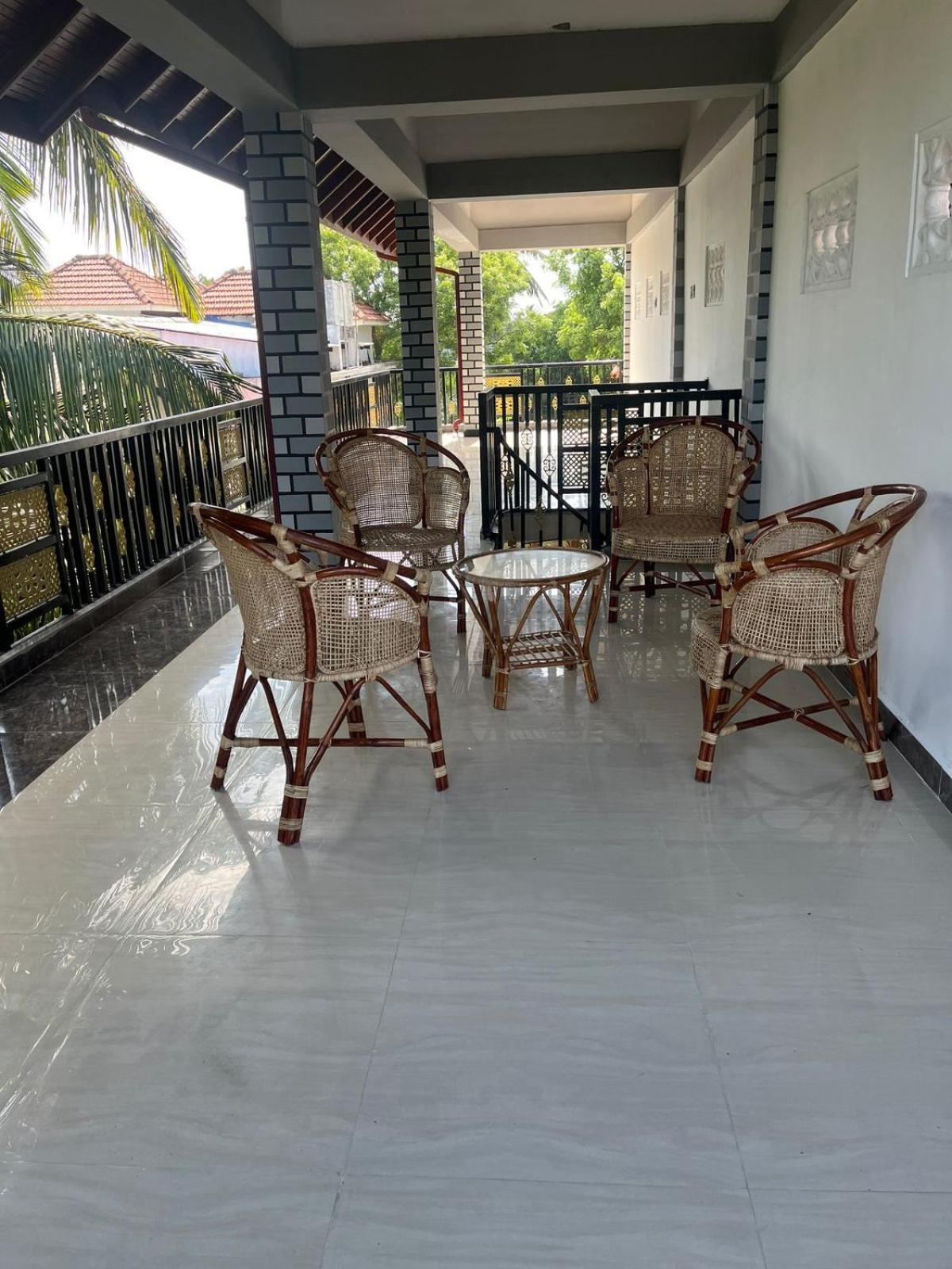 J & J Homestay Jaffna Exterior foto